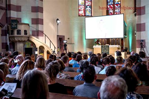 10 Jun 2023 ... FUERTH, Germany (AP) — The artificial intelligence chatbot asked the believers in the fully packed St. Paul's church in the Bavarian town of ...